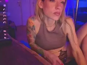 Juicy_lucy_226  live sex cam