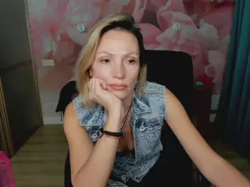 AlinaMoor  live sex cam
