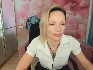 AlinaMoor  live sex cam