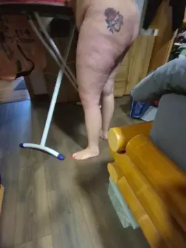 Hotwife77  live sex cam