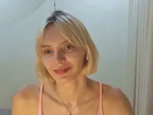 KimiHusseini  live sex cam