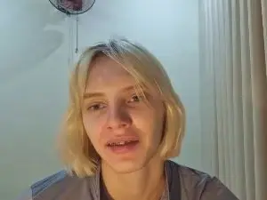 KimiHusseini  live sex cam