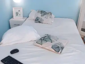 MelanyReece  live sex cam