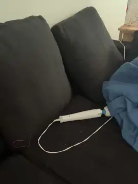 Miss_itty_bitty  live sex cam