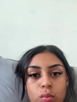 Luara_00  live sex cam