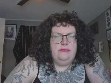 Mayhemwithmercy  live sex cam