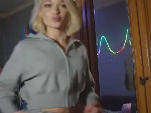JuneVevea  live sex cam