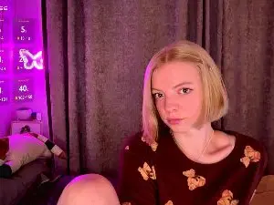 AveryAmstutz  live sex cam