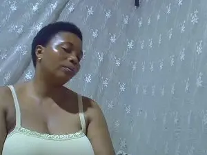 Bigclit_mom  live sex cam