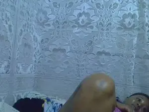 Bigclit_mom  live sex cam