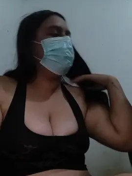 Luzzmi  live sex cam