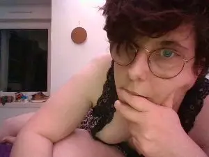 OiseauNoir88  live sex cam