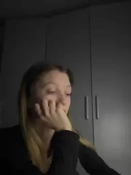 SilverxKitty  live sex cam