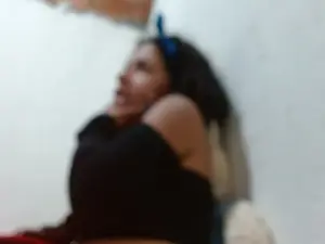 Kiiarabrowm1  live sex cam