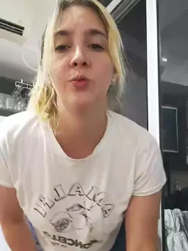 Ayutitaa  live sex cam