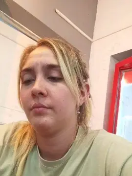 Ayutitaa  live sex cam