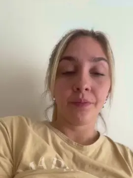 Ayutitaa  live sex cam