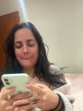 Lola2032  live sex cam