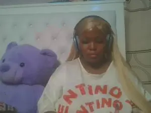 Periwinkle20  live sex cam