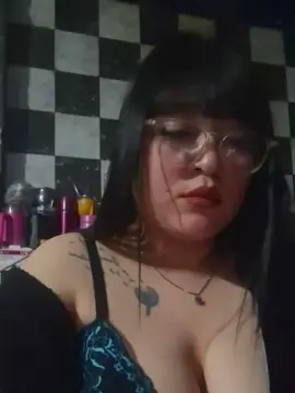 Yamila36  live sex cam