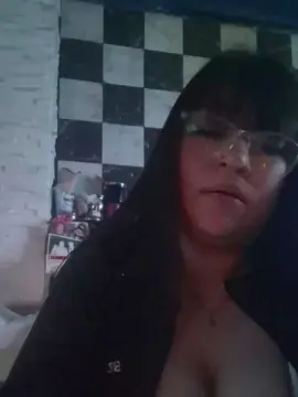 Yamila36  live sex cam