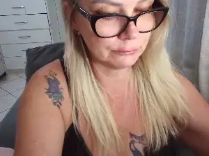 RedAlena  live sex cam