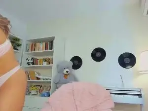 Yamjoy18  live sex cam