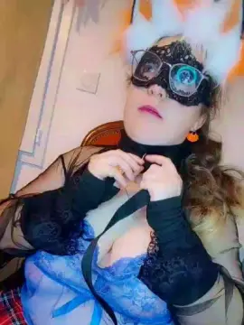 NanouConfidence  live sex cam