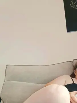 NanouConfidence  live sex cam