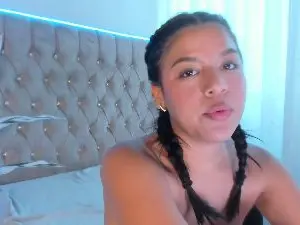 Clara4w  live sex cam