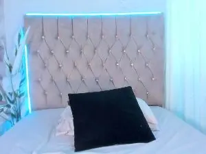 Clara4w  live sex cam
