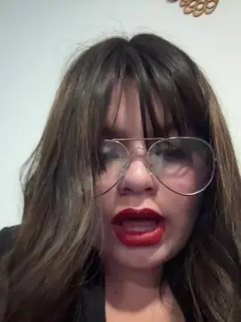Brunita3  live sex cam