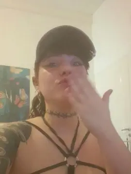 Brunit4  live sex cam