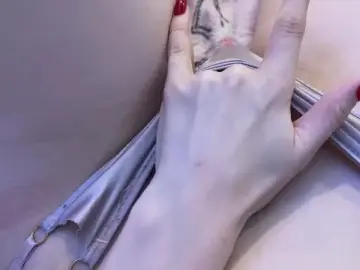 SukAvans  live sex cam