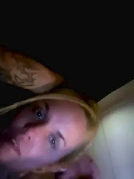 Eazy_breezy  live sex cam