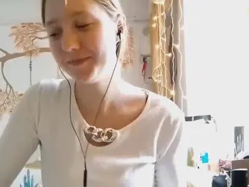FLORA_FAUNAE  live sex cam