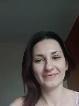 Betsy21  live sex cam