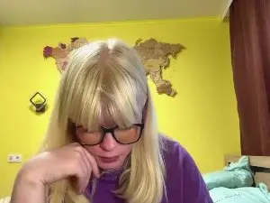 JulieCabotaje  live sex cam