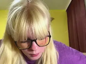 JulieCabotaje  live sex cam