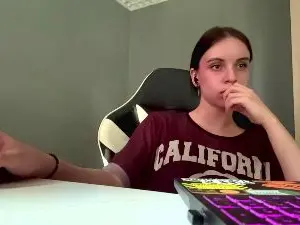 Caramelutaste  live sex cam