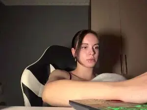 Caramelutaste  live sex cam