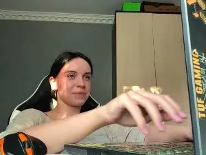Caramelutaste  live sex cam