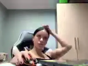 Caramelutaste  live sex cam