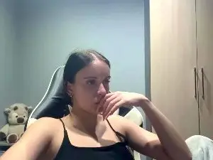 Caramelutaste  live sex cam