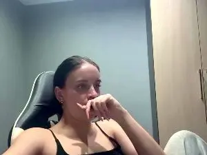 Caramelutaste  live sex cam