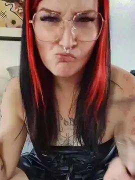 DieOssiTiffi  live sex cam