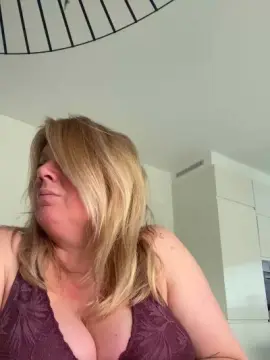 Hottits86  live sex cam