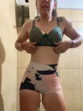 MAGUI86  live sex cam