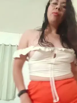 Miaessence24  live sex cam