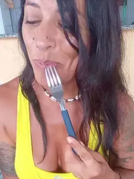 Ninabombaxxx  live sex cam